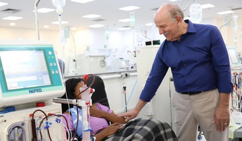 Piteri fortalece compromisso com a saúde em visita ao Centro de Hemodiálise de Barueri