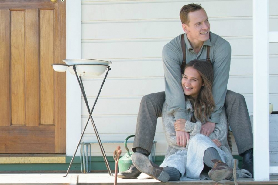 Atores Alicia Vikander e Michael Fassbender se casam em segredo 