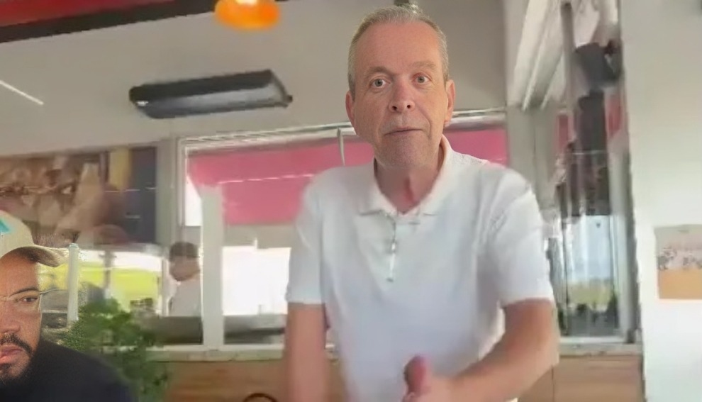 Dono de padaria ameaça agredir cliente após uso de notebook na mesa em Barueri 