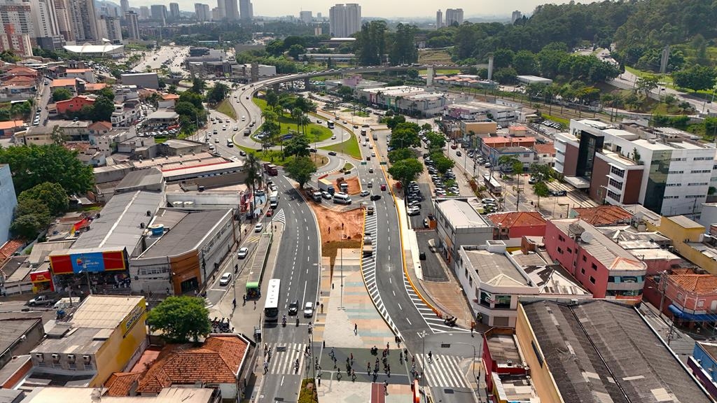 Furlan e Piteri entregam novo trecho viário com canalização no Centro de Barueri 