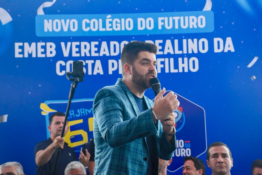 Danilo Joan inaugura novo Colégio do Futuro no bairro do Guaturinho