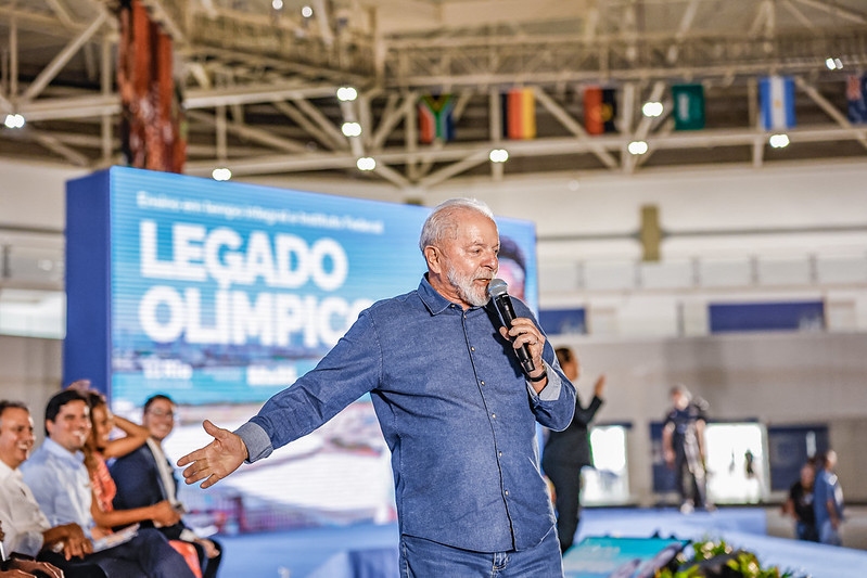 Lula inaugura colégio integral para mais de mil estudantes no Parque Olímpico