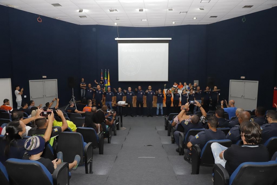 Defesa Civil de Barueri forma 17 novos socorristas