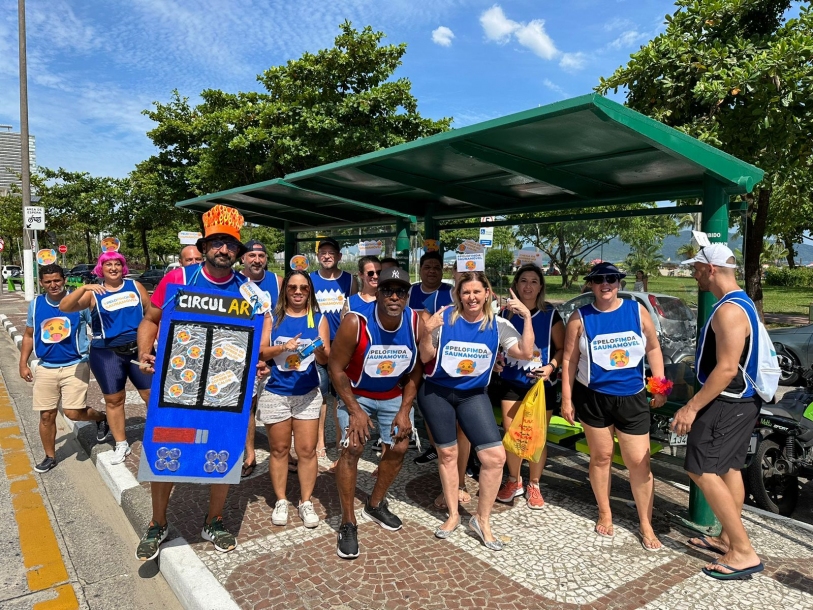 Deputada estadual Solange Freitas coloca bloco na rua para pedir ar-condicionado nos ônibus intermunicipais