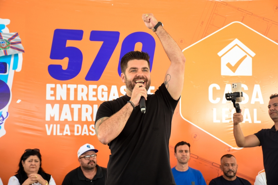 Danilo Joan entrega 570 títulos de propriedade na Vila das Américas