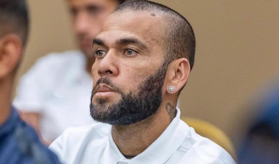 Daniel Alves é condenado a 4 anos e seis meses de prisão por estupro