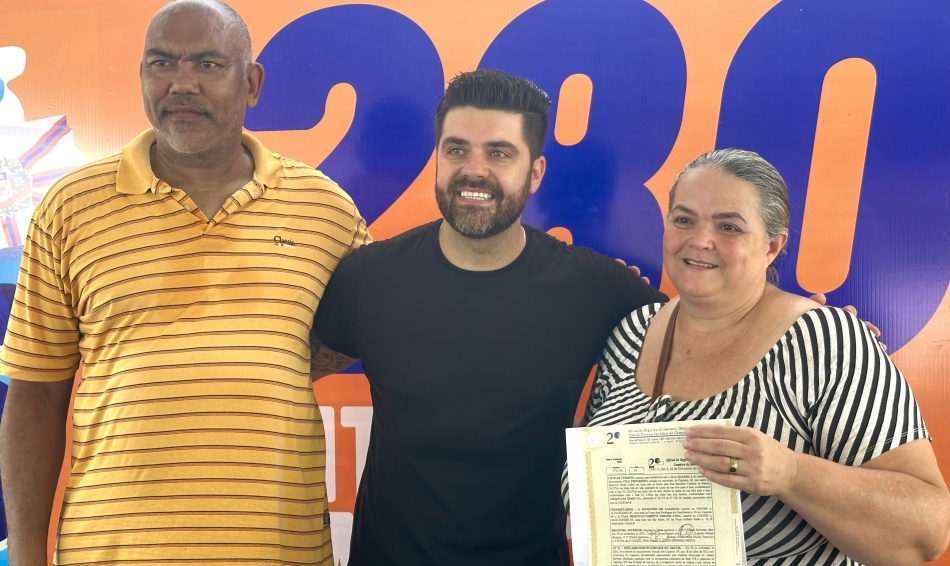 Danilo Joan entrega 280 títulos de propriedades na Vila Progresso