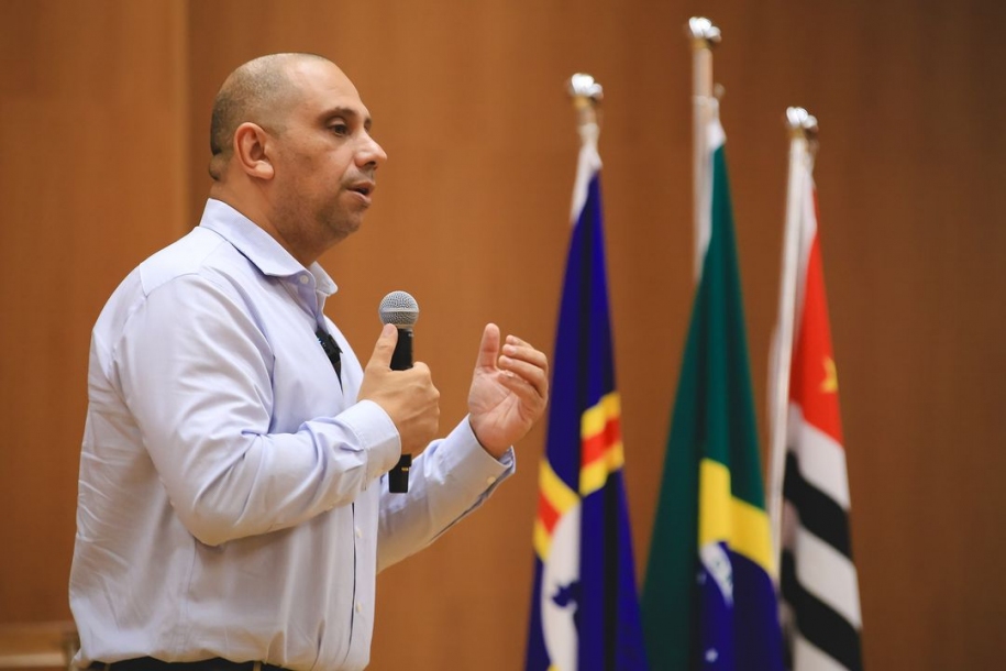 Marcos Tonho lidera importante reunião de combate à dengue em Santana de Parnaíba