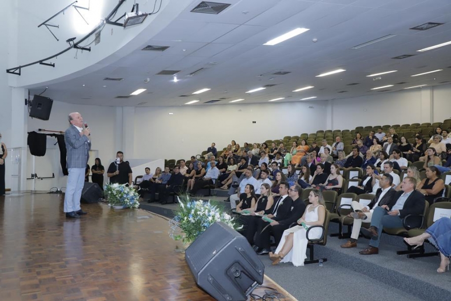 Beto Piteri prestigia formatura dos médicos residentes pelo Hospital Municipal de Barueri