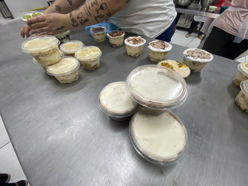 Fundo Social de Cajamar promove curso gratuito de Bolos de Pote 