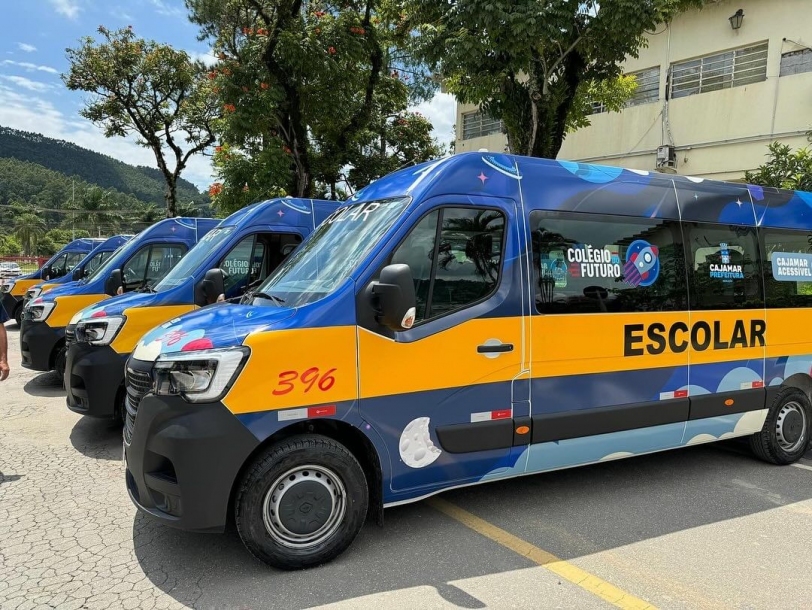 Danilo Joan reestrutura frota escolar com 16 vans adaptadas