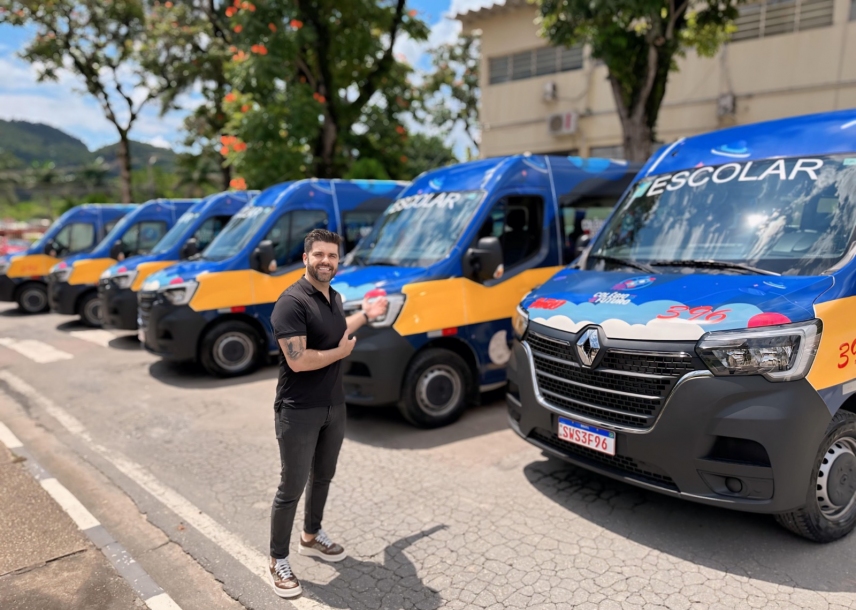 Danilo entrega 16 Vans adaptadas para alunos do Colégio do Futuro