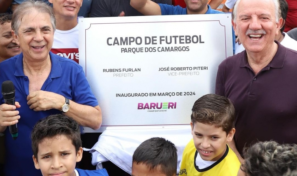 Furlan e Piteri entregam Campo de Futebol Society no Parque dos Camargos