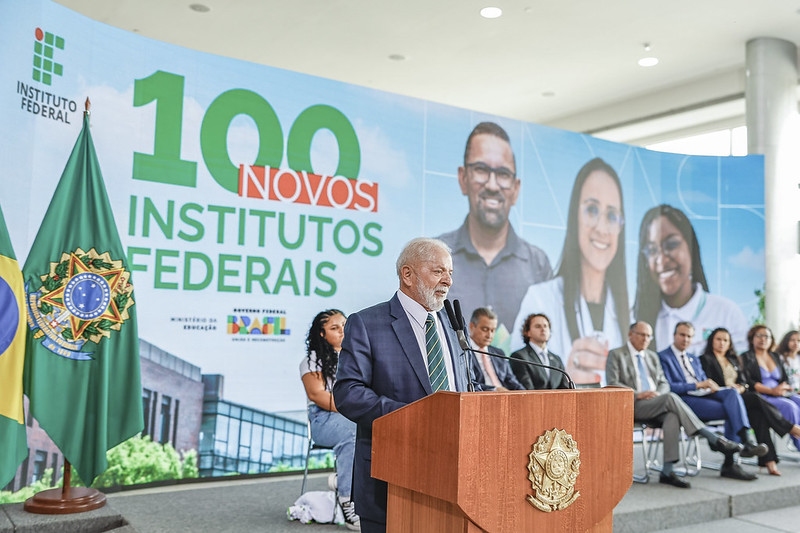 Lula anuncia construção de 100 novos institutos federais