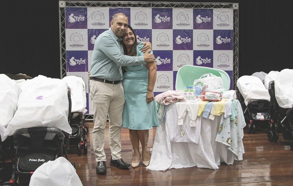 Programa Mãe Parnaibana entrega mais 120 kits para gestantes