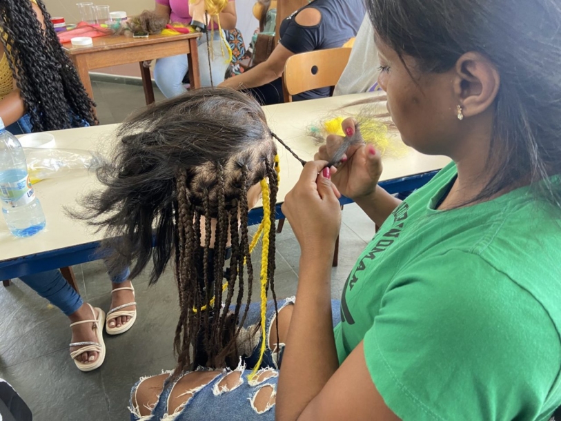 Conclusão de mais um curso de trancista para iniciantes em Cajamar 