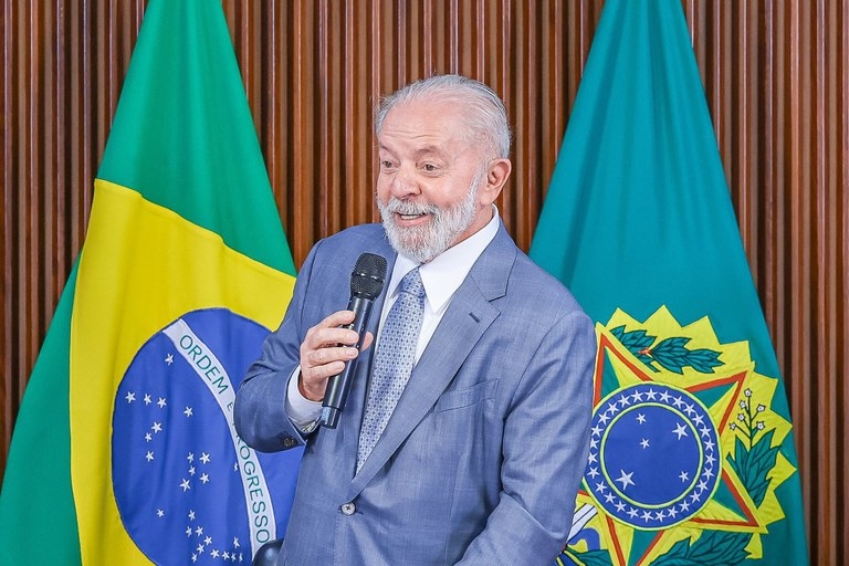Lula assegura compromisso com crescimento em 2024