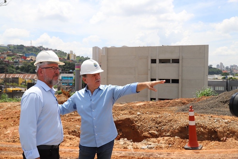 Beto Piteri visita e vistoria obras da nova UBS do Jardim Belval