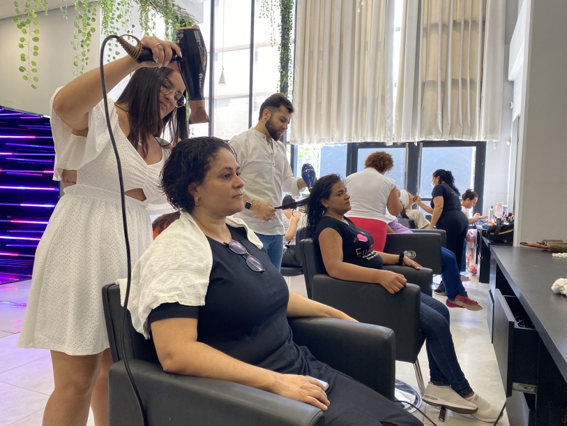 Fundo Social de Cajamar promove mais uma edição do Dia de Beleza de Ester