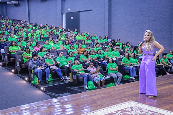 Programa Parnaíba Mais Leve reúne cerca de 400 mulheres para palestra sobre ansiedade
