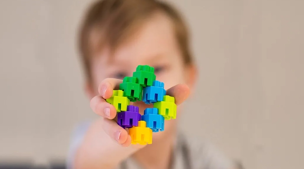 Governo de SP autoriza atendente pessoal de aluno com deficiência nas escolas estaduais