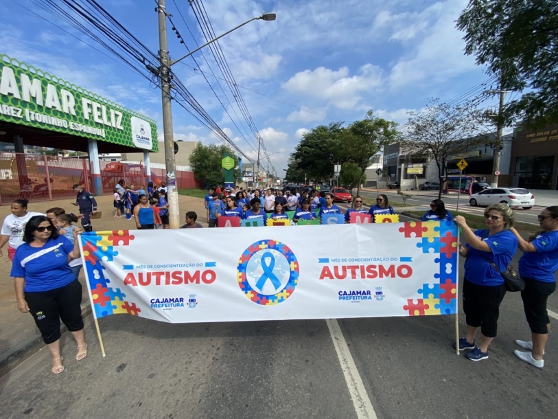 Caminhada Abril Azul promove conscientização sobre o autismo em Cajamar 