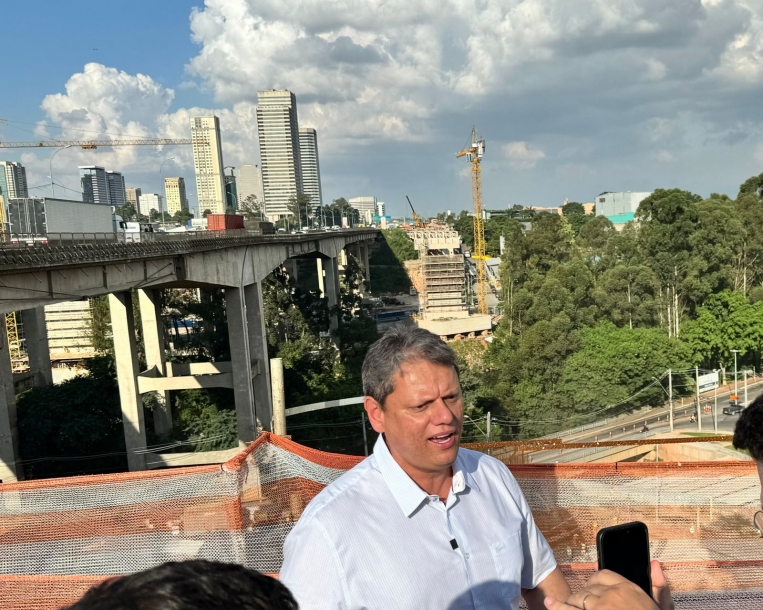 Governador Tarcísio vistoria obras do acesso a Osasco e faixas adicionais e marginais em Barueri