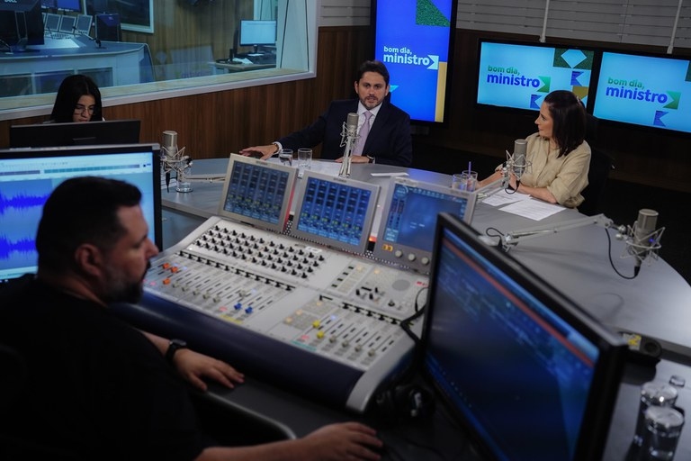 Juscelino Filho: “Vamos levar internet a 100% das escolas públicas até 2026”