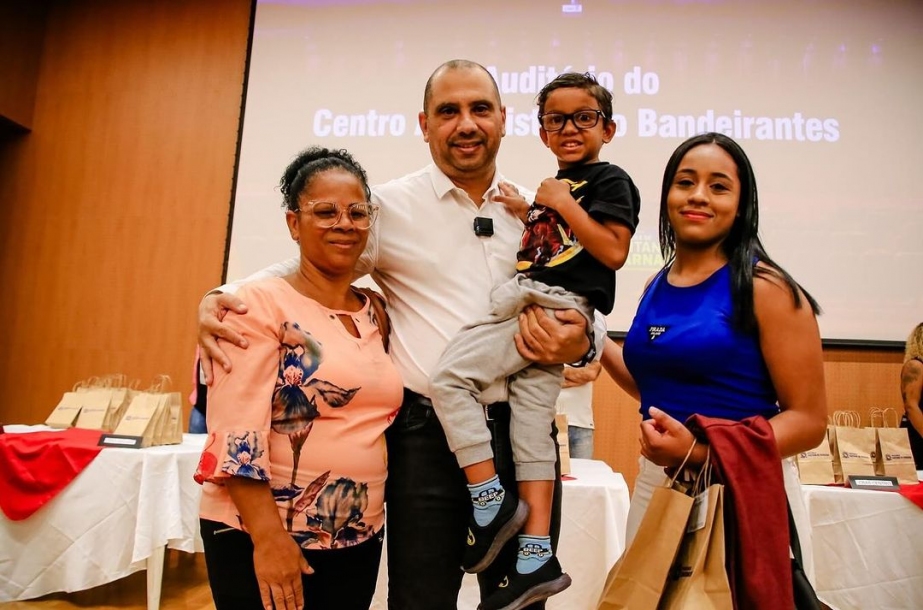 Marcos Tonho realiza entrega de cerca de 170 óculos de grau gratuitos