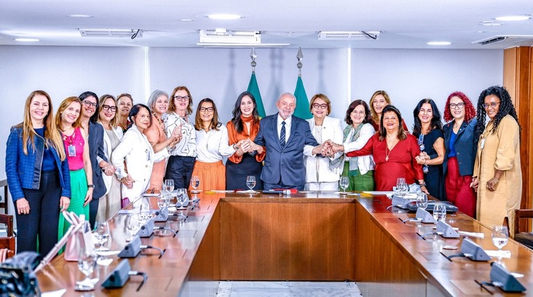 Lula sanciona lei que garante espaços privativos no SUS a mulheres vítimas de violência