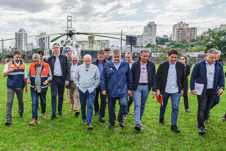 Lula desembarca no RS para reunião com ministros e líderes dos 3 poderes 