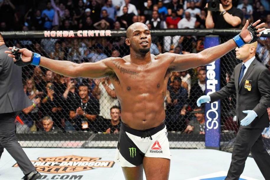 Dana White: "Jones é o maior talento desperdiçado da história" 