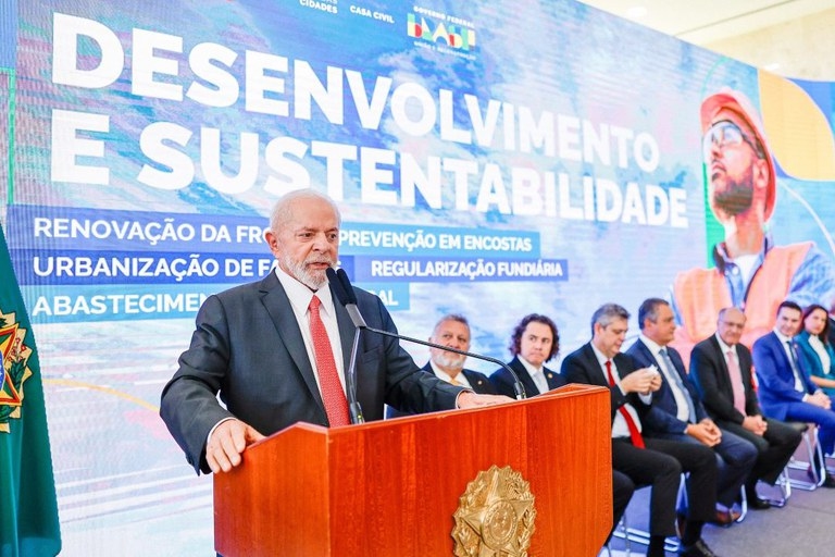 Lula anuncia R$ 18,3 bilhões em obras do Novo PAC Seleções