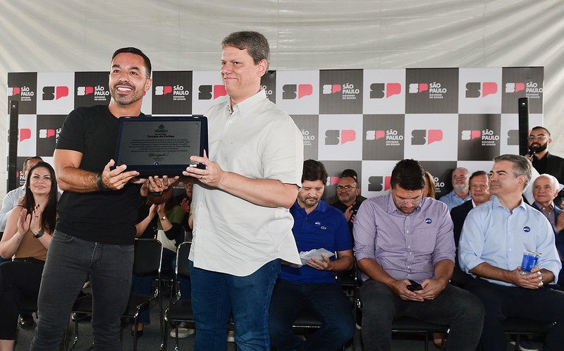 Governador Tarcísio entrega viaduto que liga a Rodovia Castello Branco a Osasco