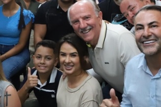 Beto Piteri e Bruna Furlan promovem reunião com os moradores do Jardim dos Altos
