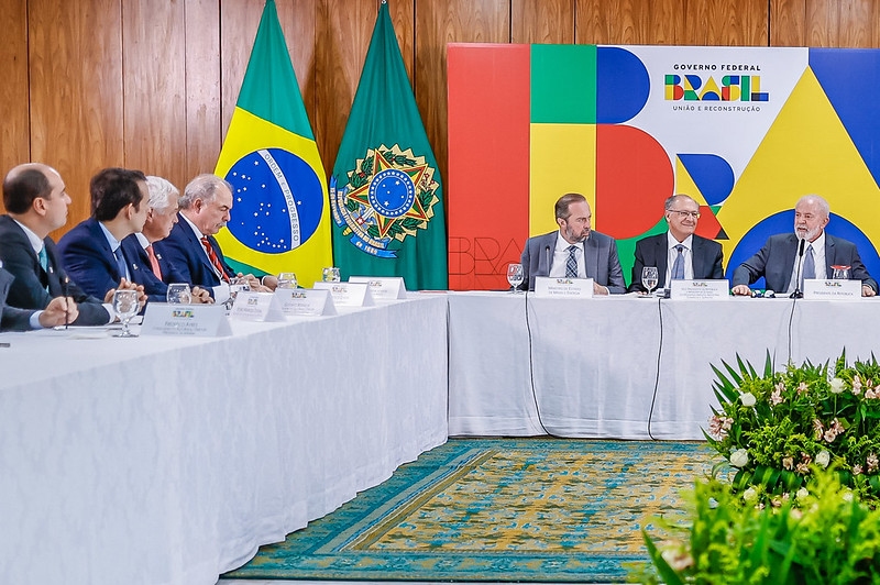 Indústria siderúrgica anuncia investimento de R$ 100 bilhões no Brasil até 2028