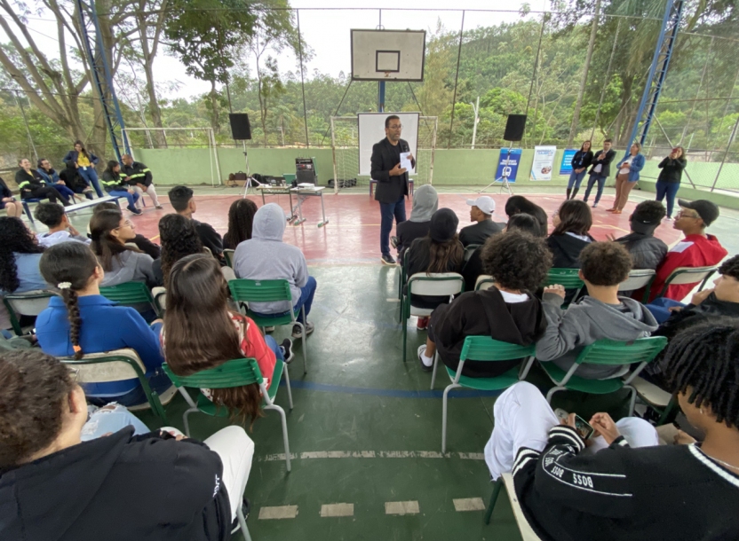 Projeto “Aprendiz empreendedor” realiza palestra na Escola Estadual Suzana Dias