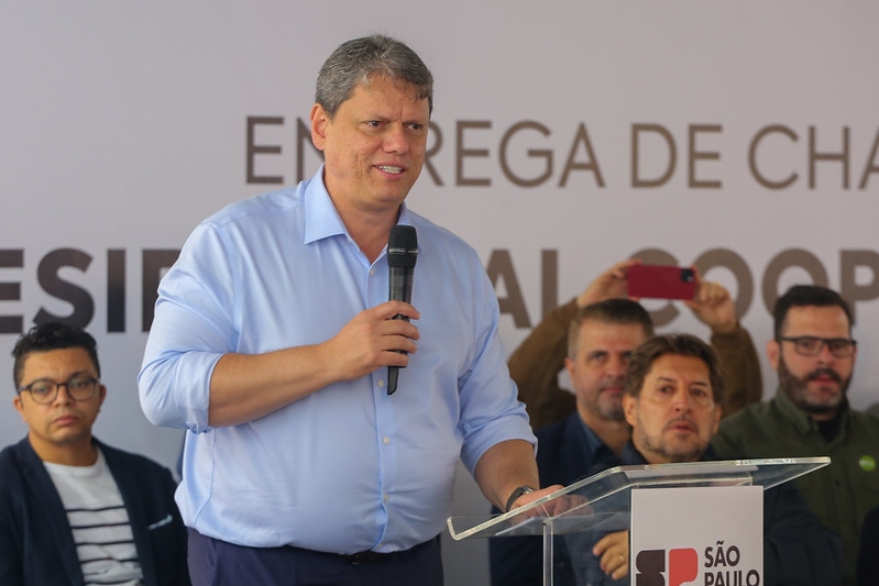 Governador Tarcísio entrega 268 moradias a famílias do estado de SP