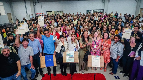 Santana de Parnaíba lança currículo municipal da educação