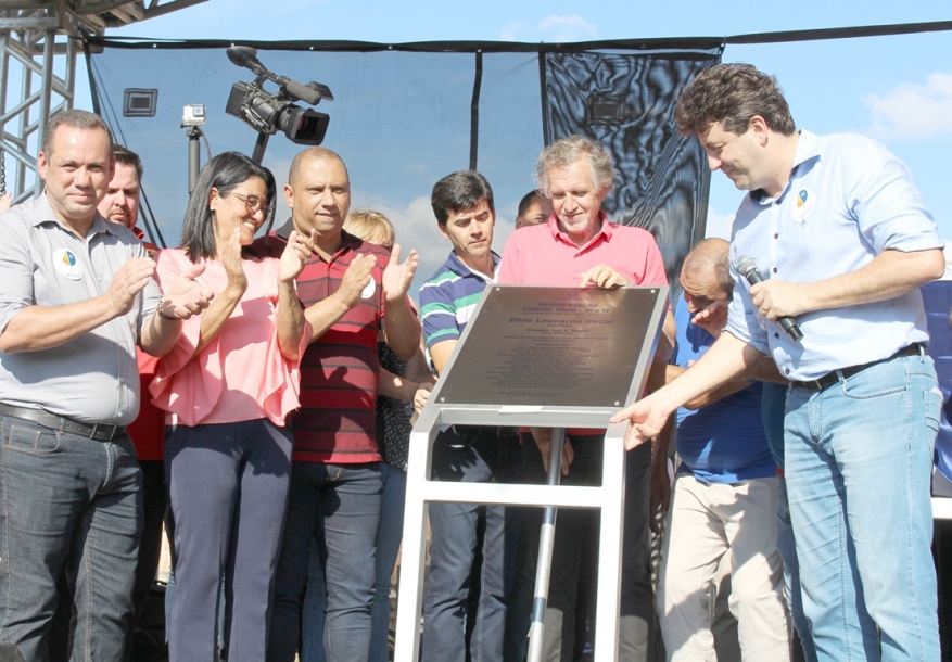 Elvis Cezar entrega obras de urbanização no Cristal Park III e IV