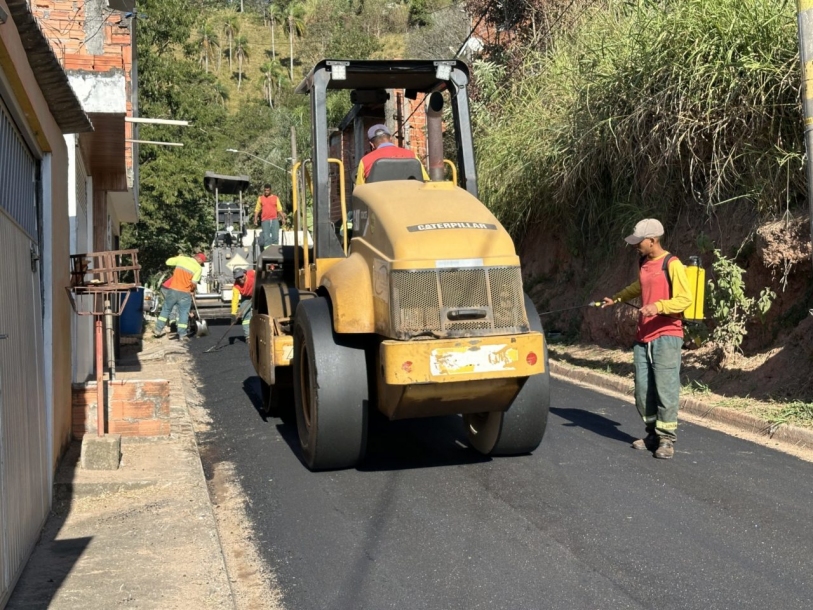 Rua Bilac recebe pavimentação asfáltica em Cajamar
