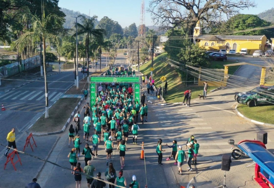 2ª Corrida Verde reúne centenas de atletas em circuito de 5,8 km 