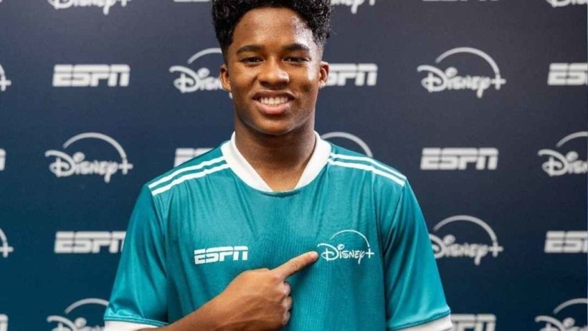 Endrick estrela campanha para anunciar novidade no Disney+