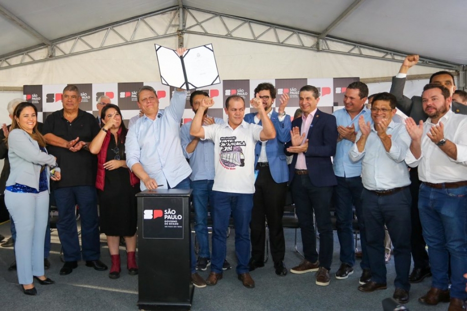 Governador Tarcísio assina contrato para extensão de metrô 
