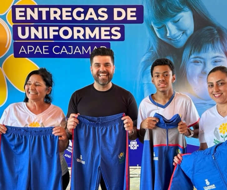 Danilo Joan entrega novos uniformes para alunos da APAE de Cajamar