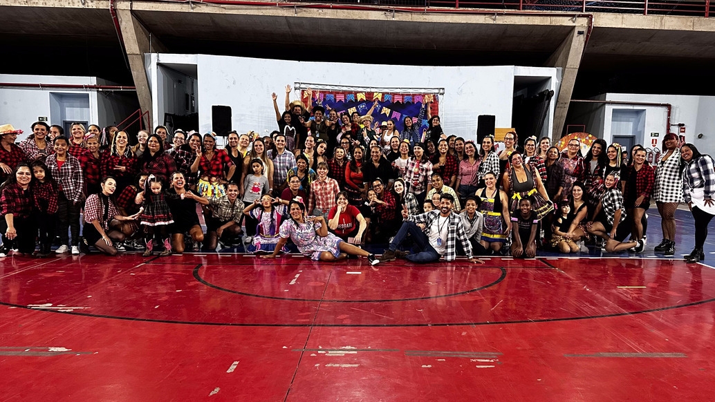 Arraiá Especial Movimenta Cajamar agita participantes com Aulão de Dança