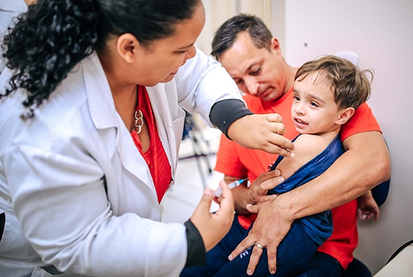 Parnaíba inicia campanha de vacinação contra a dengue para público de 10 a 14 anos