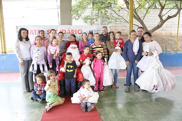 Campanha Natal Solidário entregou cerca de três mil sacolinhas 