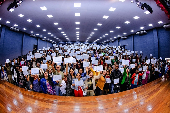 Bolsistas do Projeto Crescer de Parnaíba recebem certificado do curso de Empreendedorismo