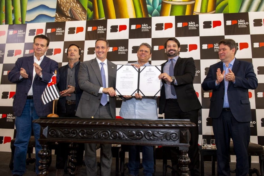 Tarcísio beneficia mais de 200 cidades com convênios em agro, segurança e moradia